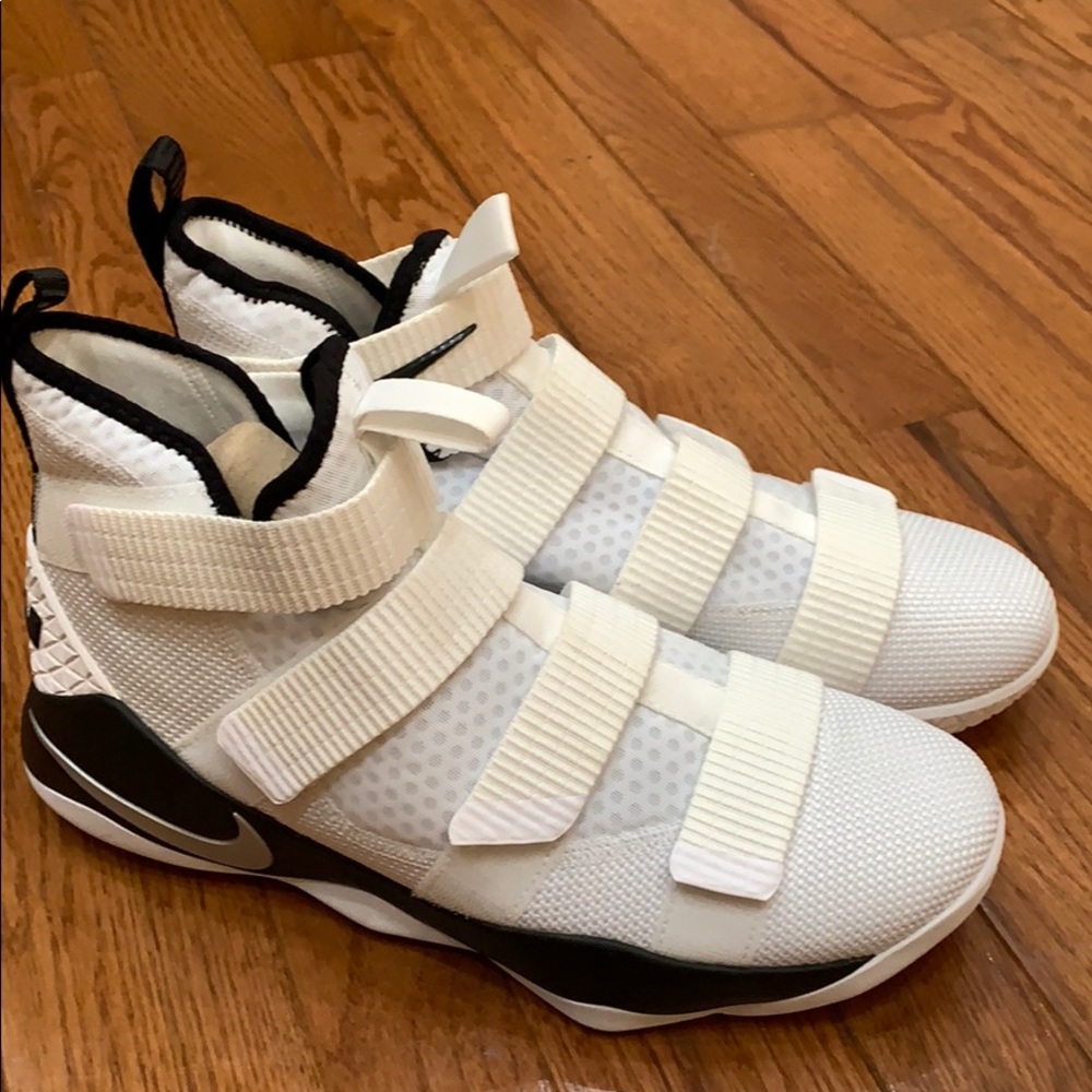 Nike LeBron James 2017 high Top Shoes